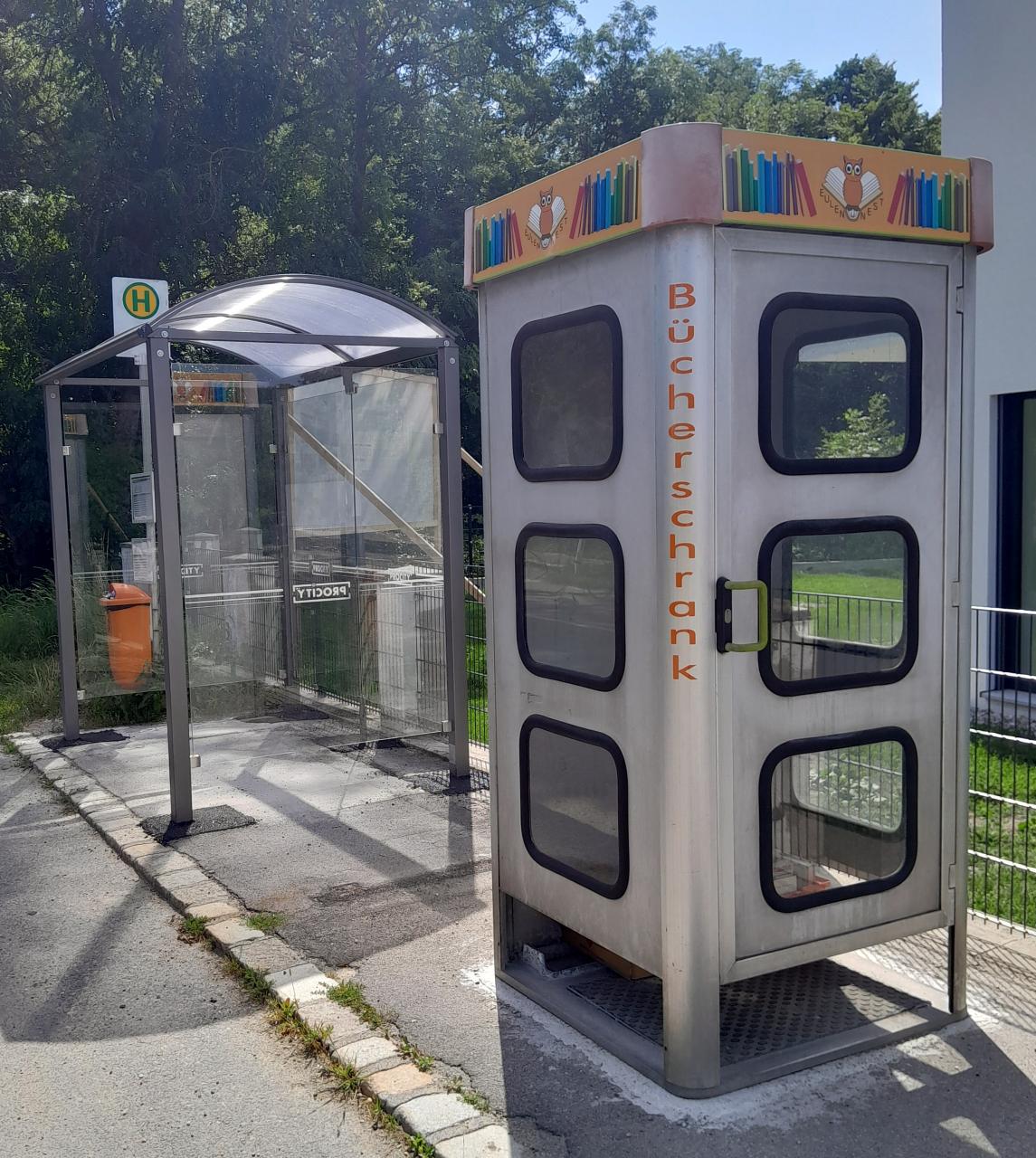 Telefonzelle als Offener Bücherschrank