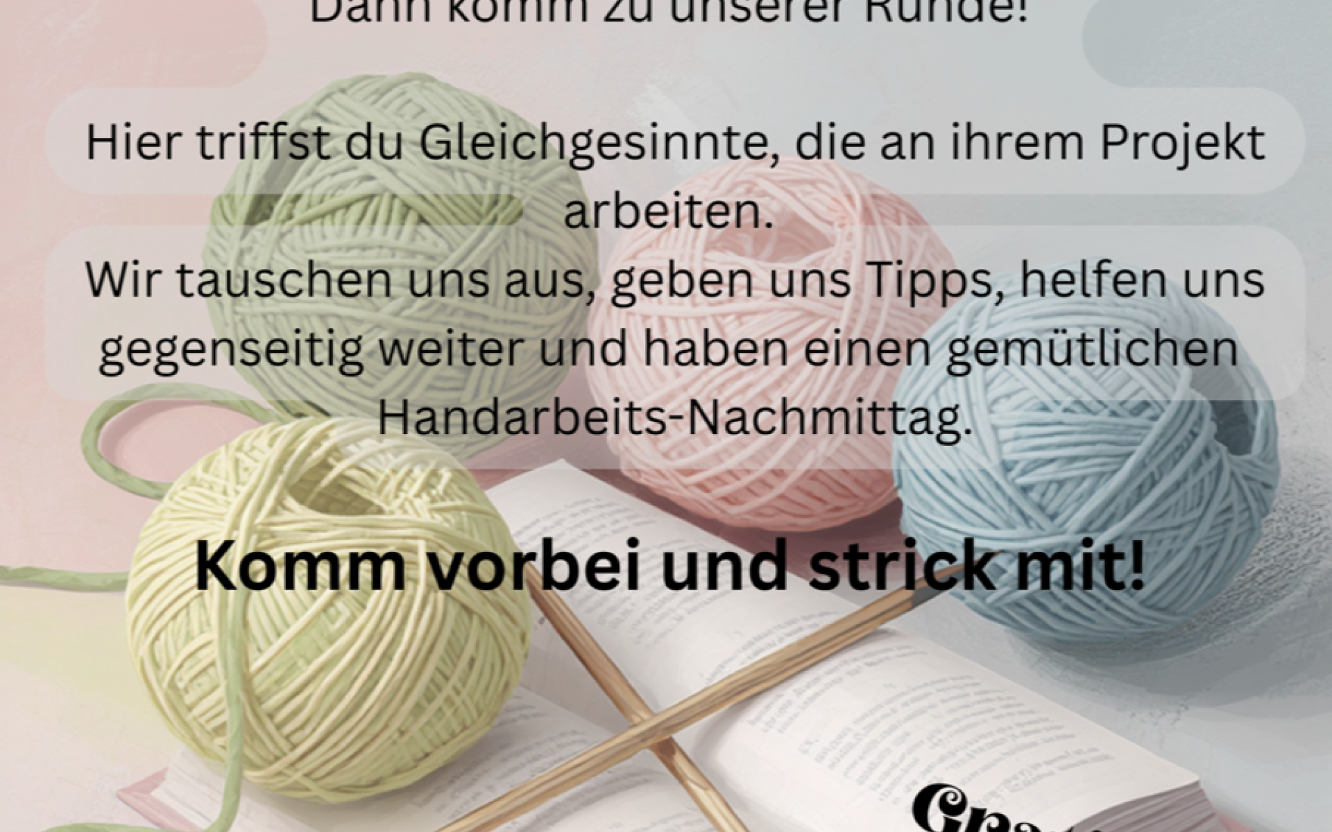 Wollknäuel, Stricknadeln und Buch auf Tisch